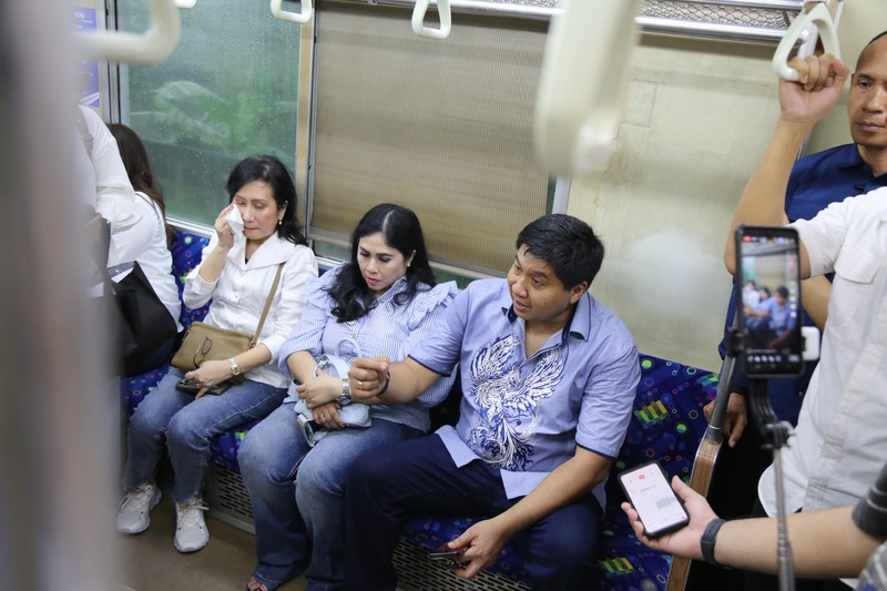 Menteri BUMN Erick Thohir dan Menteri PKP Maruarar Sirait naik KRL Commuter Line. (Dok: KAI) Menteri BUMN Erick Thohir dan Menteri PKP Maruarar Sirait naik KRL Commuter Line. (Dok: KAI)