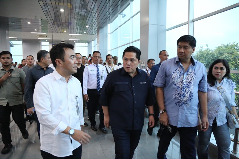 Menteri BUMN Erick Thohir dan Menteri PKP Maruarar Sirait naik KRL Commuter Line. (Dok: KAI) Menteri BUMN Erick Thohir dan Menteri PKP Maruarar Sirait naik KRL Commuter Line. (Dok: KAI)