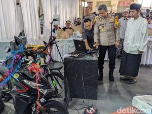 Nia Riatiani Bahagia Dapat Motor dari Polres Trenggalek Usai Nyoblos