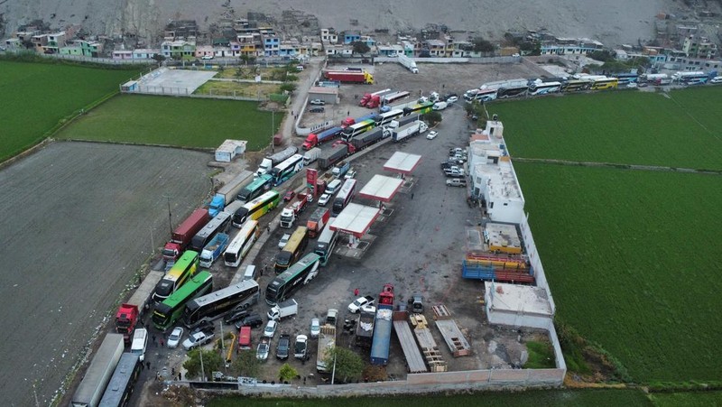 A drone image shows vehicles parked on a mountain road as small-scale miners halt traffic to demand the extension of a program that allows them to operate temporarily, but which authorities say has expanded illegal mining, in Ocona, Peru November 27, 2024. REUTERS/Oswald Charca