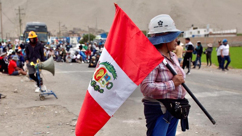 A drone image shows vehicles parked on a mountain road as small-scale miners halt traffic to demand the extension of a program that allows them to operate temporarily, but which authorities say has expanded illegal mining, in Ocona, Peru November 27, 2024. REUTERS/Oswald Charca