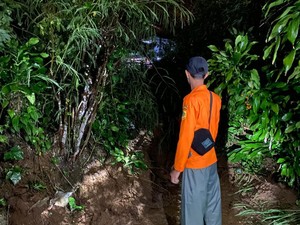 Tebing di Puncak Bogor Longsor, Akses Jalan Kampung Terputus