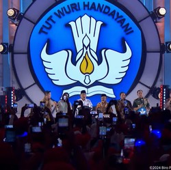 Berapa Gaji dan Tunjangan Guru PNS, PPPK, dan Honorer 2025?