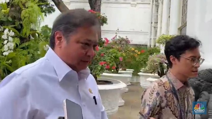 Airlangga Hartanto tiba di Istana Negara, Jakarta. (CNBC Indonesia/Emir Yanwardhana)