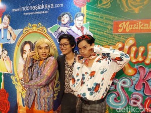Aulion Ungkap Susahnya Bikin Panggung Musikal Dangdut Kukejar Kau Sayang