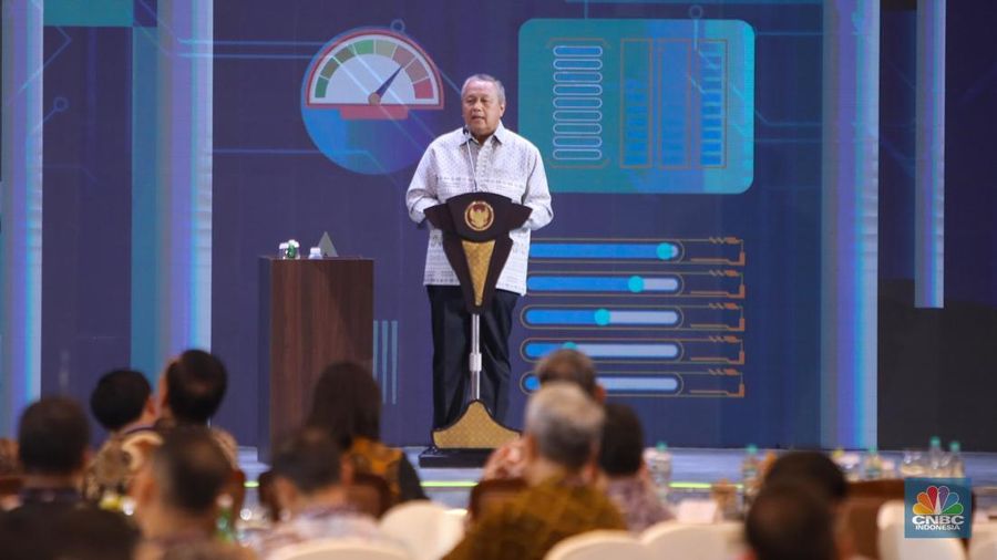 Gubernur Bank Indonesia (BI), Perry Warjiyo dalam acara Pertemuan Tahunan Bank Indonesia (PTBI) Tahun 2024 di Grha Bhasvara Icchana, kompleks kantor pusat Bank Indonesia, Jakarta, Jumat (29/11/2024) malam. (CNBC Indonesia/Faisal Rahman)