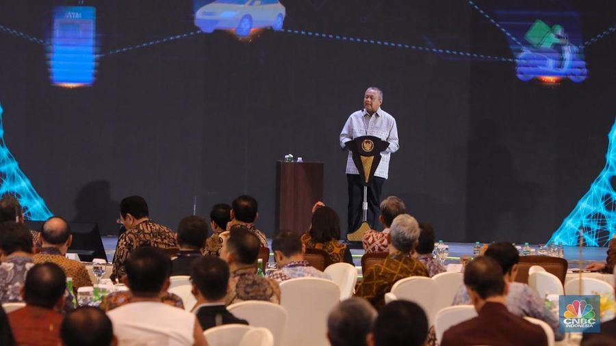 Gubernur Bank Indonesia (BI), Perry Warjiyo dalam acara Pertemuan Tahunan Bank Indonesia (PTBI) Tahun 2024 di Grha Bhasvara Icchana, kompleks kantor pusat Bank Indonesia, Jakarta, Jumat (29/11/2024) malam. (CNBC Indonesia/Faisal Rahman)