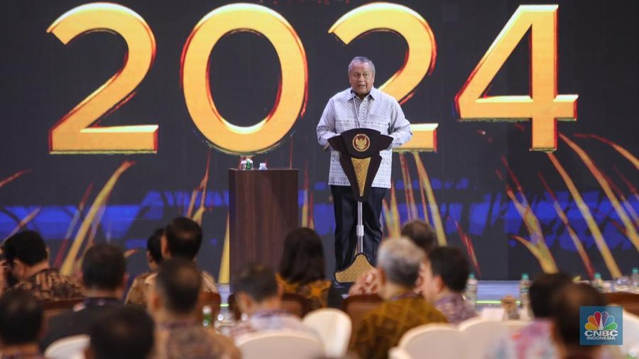 Gubernur Bank Indonesia (BI), Perry Warjiyo dalam acara Pertemuan Tahunan Bank Indonesia (PTBI) Tahun 2024 di Grha Bhasvara Icchana, kompleks kantor pusat Bank Indonesia, Jakarta, Jumat (29/11/2024) malam. (CNBC Indonesia/Faisal Rahman)