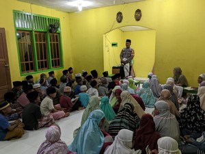 Pengabdian Aiptu Imam Ajari Anak-anak di Keerom Mengaji Selama 12 Tahun