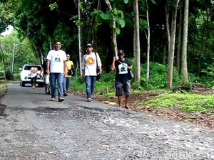 Aksi 3 Warga Majalengka Jalan Kaki 26 Km Usai Eman-Dena Unggul QC