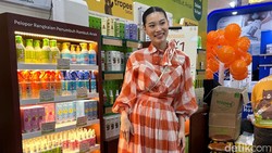 Patricia Gouw Mandi Pakai ASI untuk Perawatan Kulit