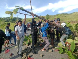 OTK Blokade 6 Ruas Jalan di Seram Bagian Barat Maluku, Polisi Turun Tangan