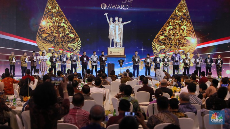 Gubernur Bank Indonesia (BI), Perry Warjiyo dalam acara Pertemuan Tahunan Bank Indonesia (PTBI) Tahun 2024 di Grha Bhasvara Icchana, kompleks kantor pusat Bank Indonesia, Jakarta, Jumat (29/11/2024) malam. (CNBC Indonesia/Faisal Rahman) Gubernur Bank Indonesia (BI), Perry Warjiyo dalam acara Pertemuan Tahunan Bank Indonesia (PTBI) Tahun 2024 di Grha Bhasvara Icchana, kompleks kantor pusat Bank Indonesia, Jakarta, Jumat (29/11/2024) malam. (CNBC Indonesia/Faisal Rahman)