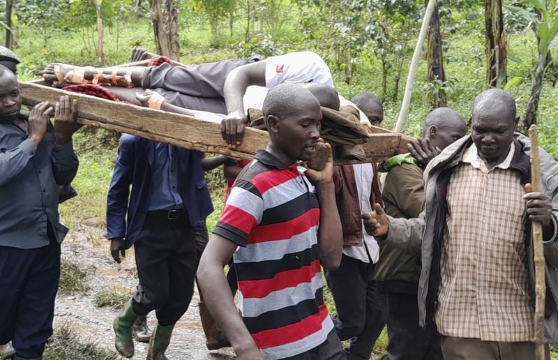 Members of Uganda Red Cross Society (URCS) team work in collaboration with local authorities and community members after a landslide triggered by heavy rains, in Bulambuli District, Uganda, November 28, 2024. Uganda Red Cross Society/Handout via REUTERS    THIS IMAGE HAS BEEN SUPPLIED BY A THIRD PARTY. NO RESALES. NO ARCHIVES