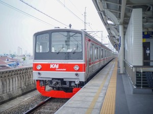 Viral Pria Tekan Tombol SOS di KRL Red Line Bikin Penumpang Panik