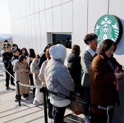 Starbucks Umumkan Rencana PHK Karyawan