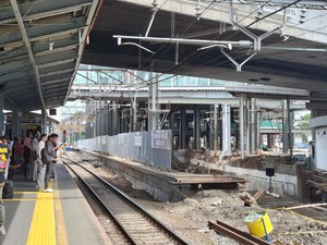 Stasiun KA Tanah Abang Diperluas, Warga Harap Proyek Cepat Rampung