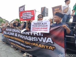 Aksi di Titik Nol, Santri Tuntut Buron Penganiaya Santri Krapyak Ditangkap