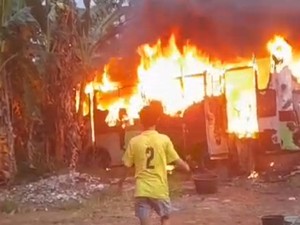 1 Orang Tewas dalam Kebakaran Bus di Sumsel, Diduga Tertidur Saat Merokok