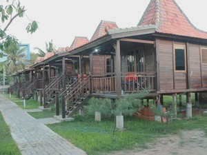 Nikmati Segarnya Udara Pulau Giliyang dan Menginap di Homestay Kayu
