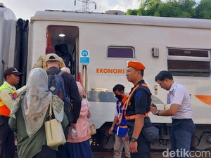 4 Perjalanan KA di Malang Terganggu Imbas Longsor Jalur Rel Blitar