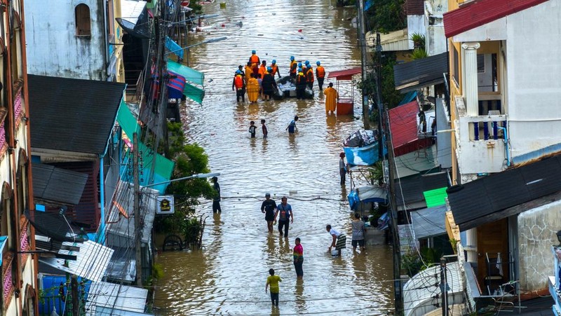 Pemandangan drone menunjukkan daerah yang terendam banjir di distrik Hat Yai, provinsi Songkhla, Thailand, 30 November 2024. (REUTERS/Roylee Suriyaworakul)