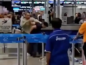 Waduh, Pelancong Tinju Petugas Bandara Kuala Lumpur