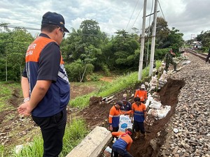 PT KAI Daop 8 Surabaya Lakukan Normalisasi Jalur KA Usai Longsor di Blitar