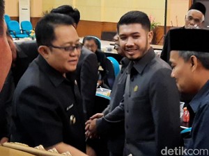 Suasana Guyub Walau Beda Pilihan Usai Rapat Paripurna DPRD Kab Tasik