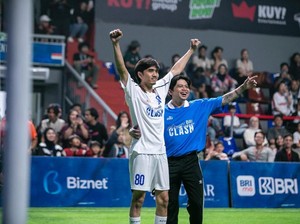Duta Sheila On 7 Pamer Kemampuan Olahraga di BRI Mini Soccer Media Clash