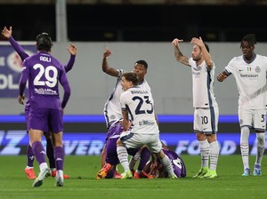 Panik, Sedih, dan Frustrasi saat Edoardo Bove Kolaps