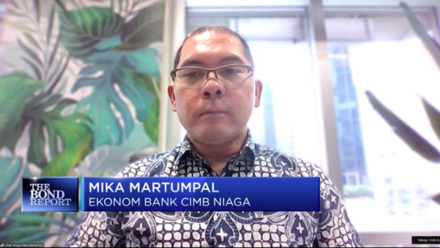 Ekonom Bank CIMB Niaga, Mika Martumpal dalam program վ The Bond Report. (վ TV)