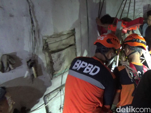 Dramatis! Evakuasi Pria Tercebur Sumur Sedalam 10 Meter di Lumajang