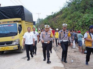 Jalan Lintas Riau-Sumbar Tutup Total Akibat Longsor, Ini Jalur Alternatifnya