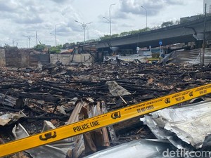 Kebakaran Lapak di Salemba Padam, Garis Polisi Terbentang di Lokasi