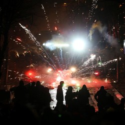 Potret Chaos di Gerbang Asia-Eropa, Massa vs Polisi Saling Tembak