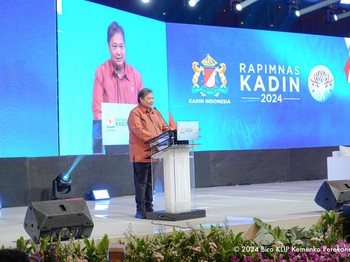 Pengusaha Teriak Upah Minimum Naik 6,5%, Airlangga Senyum Bilang Gini