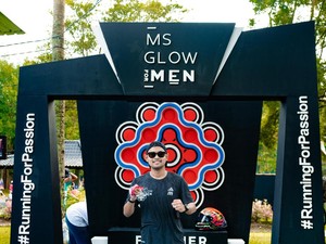 MS Glow For Men Bagi 10 Ribu Sunscreen Spray ke Pelari Borobudur Marathon