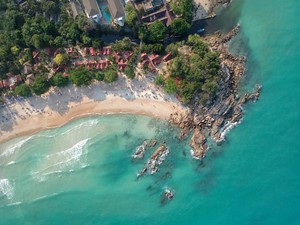 Dua Turis Tewas Terhempas Ombak Besar di Pantai Chaweng, Koh Samui