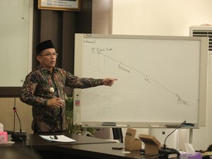 Disambati Petani, Pj Bupati Tegal Bakal Kawal Pupuk Subsidi Sesuai HET