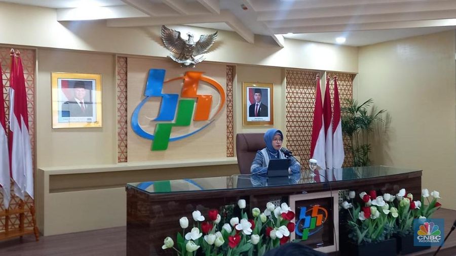 Plt. Kepala BPS, Amalia Adininggar Widyasanti saat menyampaikan Rilis BPS Senin (2/12/2024). (CNBC Indonesia/Arrijal Rachman)