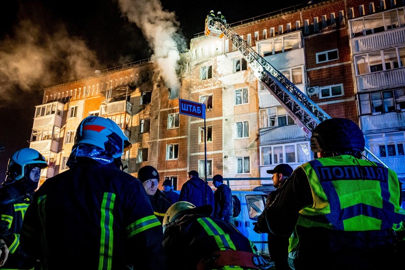 Suasanapasca serangan pesawat nirawak Rusia di kota Ternopil, Ukraina barat, Senin (2/12/2024). (Ternopil region/Handout via REUTERS) Suasanapasca serangan pesawat nirawak Rusia di kota Ternopil, Ukraina barat, Senin (2/12/2024). (Ternopil region/Handout via REUTERS)