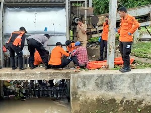 Polisi Selidiki Mayat Pria di Pintu Air Sukabumi