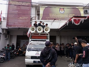 Suara Mahasiswa hingga Santri soal Dugaan Kecurangan di Pilbup KBB