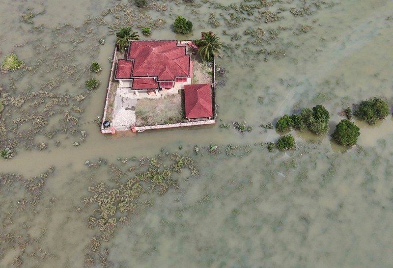 Foto udara menunjukkan kawasan pemukiman yang terendam banjir di Rantau Panjang, Malaysia, Selasa (3/12/2024). (REUTERS/Hasnoor Hussain)