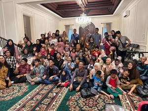 Momen Khofifah Berbagi Kebahagiaan di Hari Disabilitas Internasional