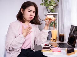 15+ Makanan dan Minuman Penyebab Asam Lambung Naik, Ini Daftar Lengkapnya! 15+ Makanan dan Minuman Penyebab Asam Lambung Naik, Ini Daftar Lengkapnya!