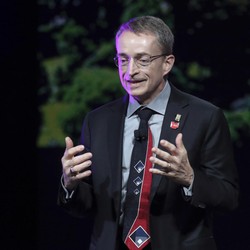 CEO Intel Dipaksa Mundur, Ini Alasan Raksasa Chip AS Hancur Lebur