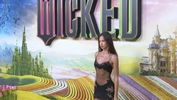Foto Influencer Pakai Naked Dress di Premier Film Wicked, Dikecam Tak Sopan