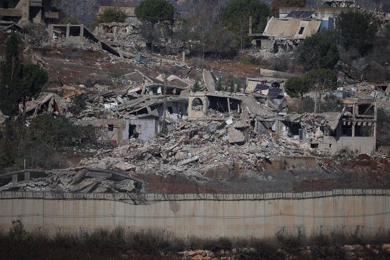 Kondisi bangunan-bangunan terlihat hancur di Lebanon yang berbatasan dengan Metula, Israel Utara, Selasa (3/12/2024). (REUTERS/Stoyan Nenov) Kondisi bangunan-bangunan terlihat hancur di Lebanon yang berbatasan dengan Metula, Israel Utara, Selasa (3/12/2024). (REUTERS/Stoyan Nenov)